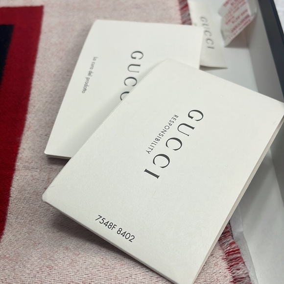 Authentic GUCCI wool and silk scarf with box cards and COA - Picture 2 of 12